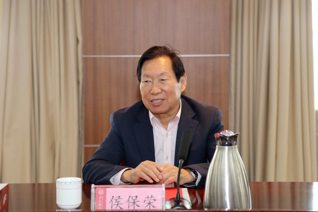 侯保榮,現(xiàn)任中國(guó)科學(xué)院海洋研究所研究員、博士生導(dǎo)師,"國(guó)家海洋腐蝕防護(hù)工程技術(shù)研究中心"主任。山東省第九、十屆人大代表、常委會(huì)委員,第十一屆人大代表。2003年當(dāng)選為中國(guó)工程院院士