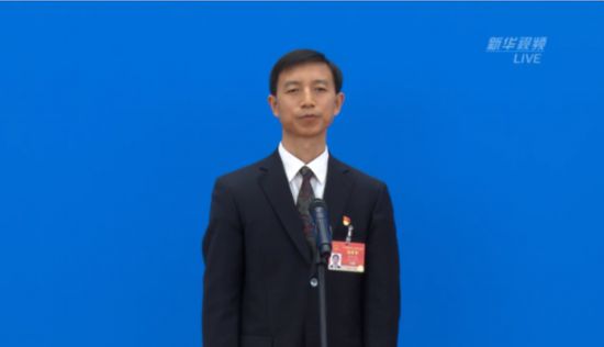 從環(huán)衛(wèi)一線到全國兩會，張金海亮相代表通道