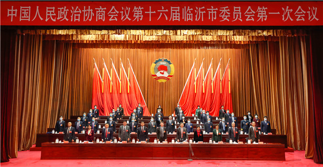 2月27日，市政協(xié)十六屆一次會議閉幕。（尹召功 攝）