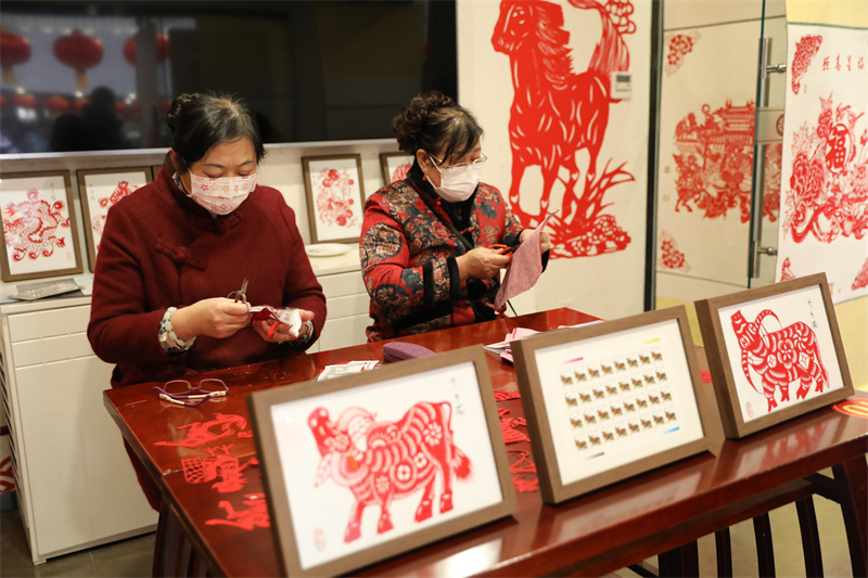 文化進萬家，山東非遺年貨大集熱鬧開啟。圖為高密剪紙。山東省文旅廳供圖
