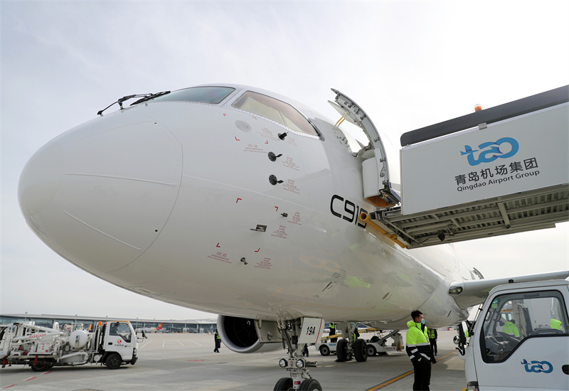 1月15日，全球首架C919國產(chǎn)大飛機(jī)抵達(dá)青島膠東國際機(jī)場進(jìn)行驗(yàn)證飛行。張進(jìn)剛攝