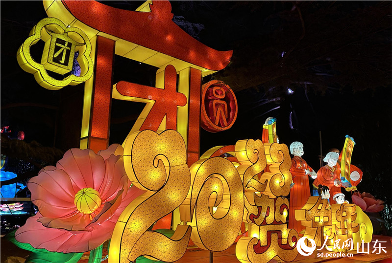 兔年花燈深具節(jié)日氣氛，體現(xiàn)新年新氣象。 人民網(wǎng) 喬姝攝