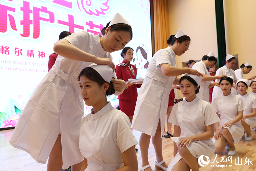 護(hù)士節(jié)授帽儀式。人民網(wǎng)記者 劉祺攝