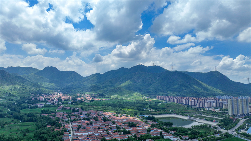 山東省鄒平市青陽鎮(zhèn)壯美山色景象。