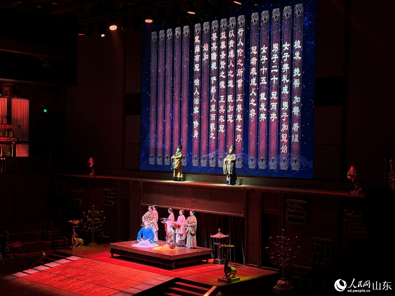 《金聲玉振》演出現(xiàn)場。人民網(wǎng) 鄭昕橋攝