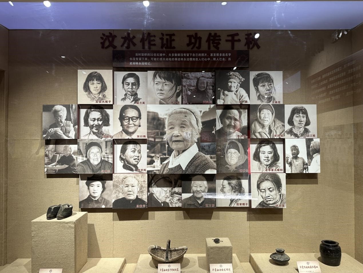 架橋的32名紅嫂中，大多數(shù)都沒有留下自己的照片。王朔 攝