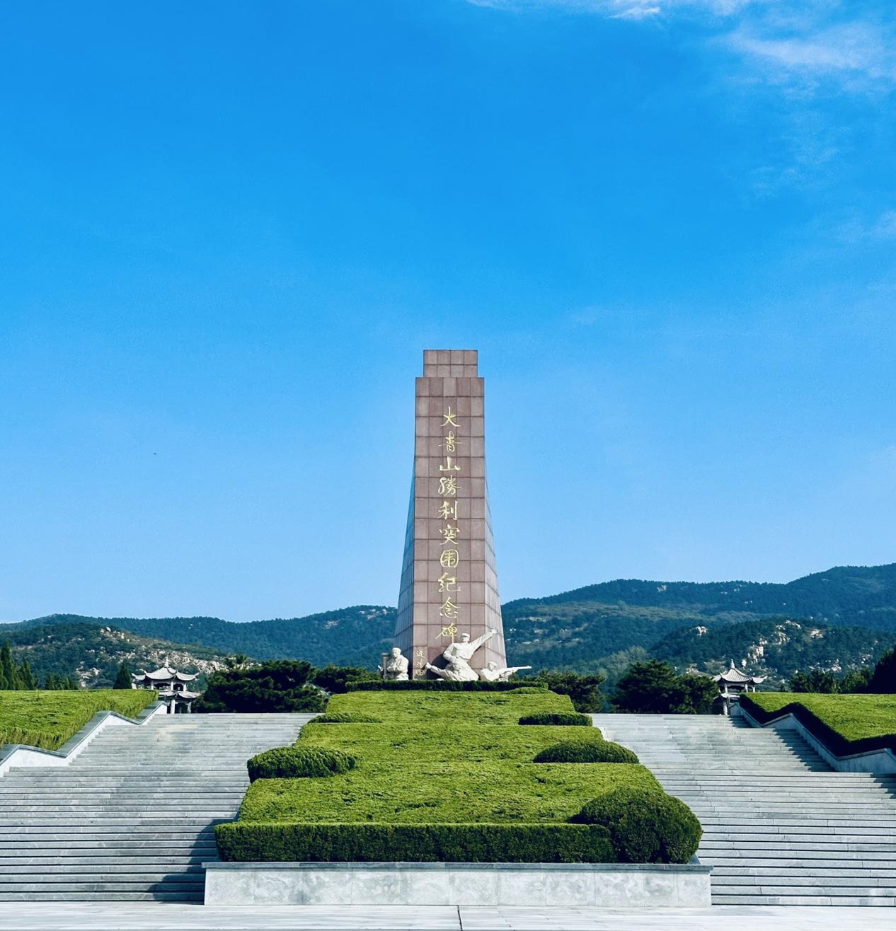 大青山勝利突圍紀(jì)念碑。王朔 攝