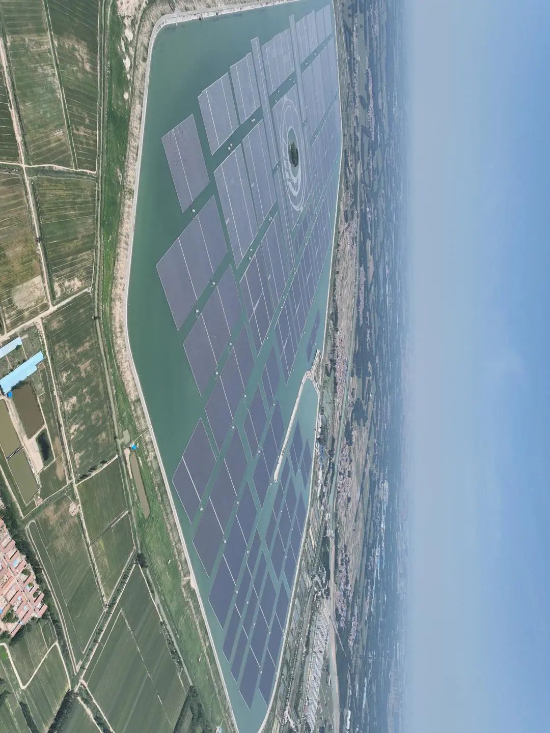 華能德州丁莊水庫(kù)光伏電站。馬志勇攝
