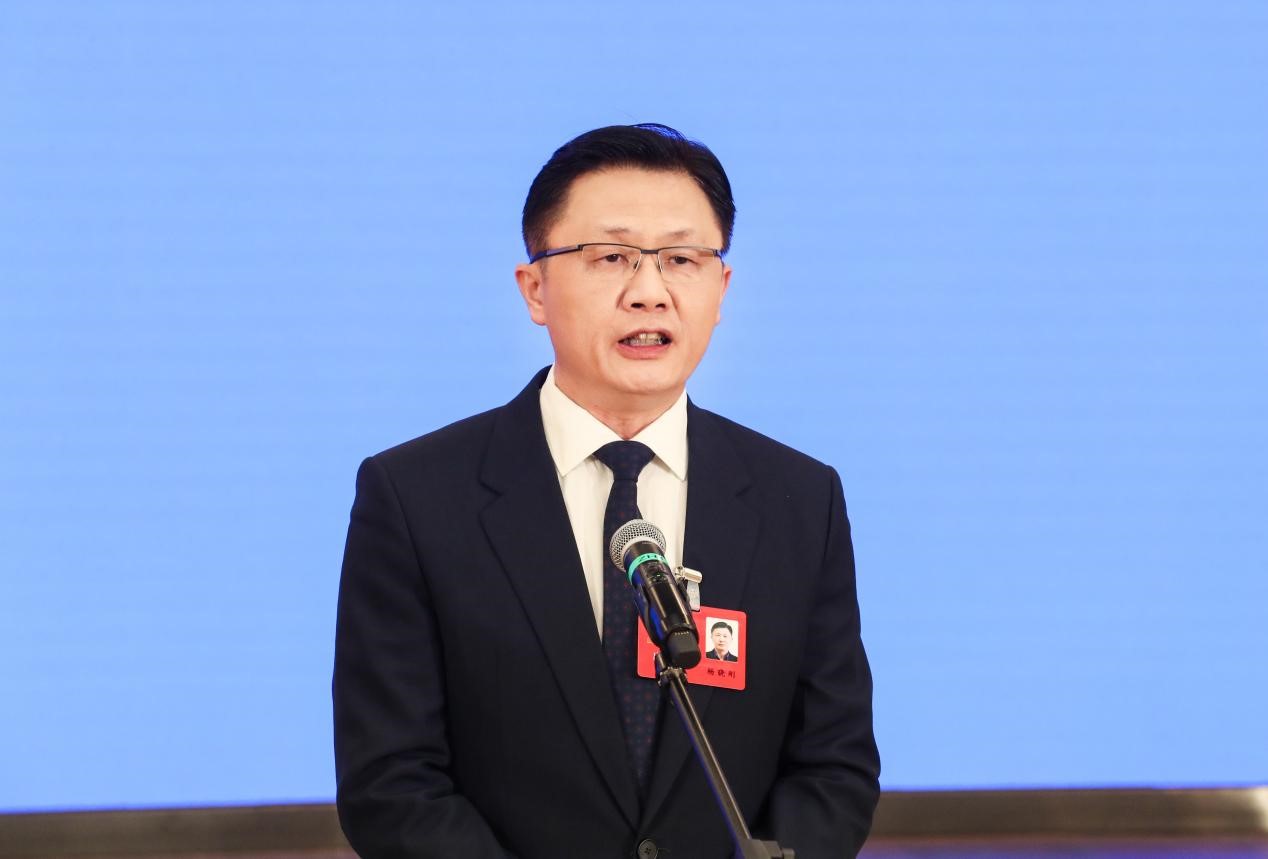 山東省政協(xié)常委、山東美術館館長、省美術家協(xié)會副主席楊曉剛。郭笑攝