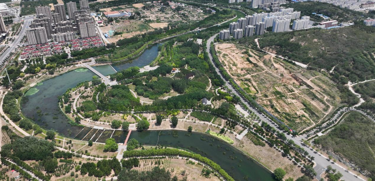 鄒平市黛溪河國家水利風(fēng)景區(qū)，黛溪河蜿蜒穿過鄒平城市區(qū)。