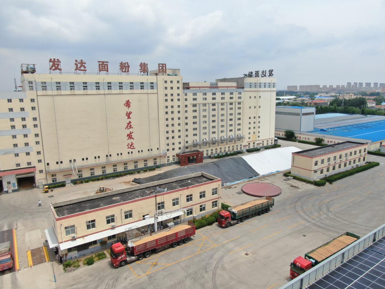 該行支持的發(fā)達(dá)面粉集團(tuán)夏糧收購(gòu)現(xiàn)場(chǎng)
