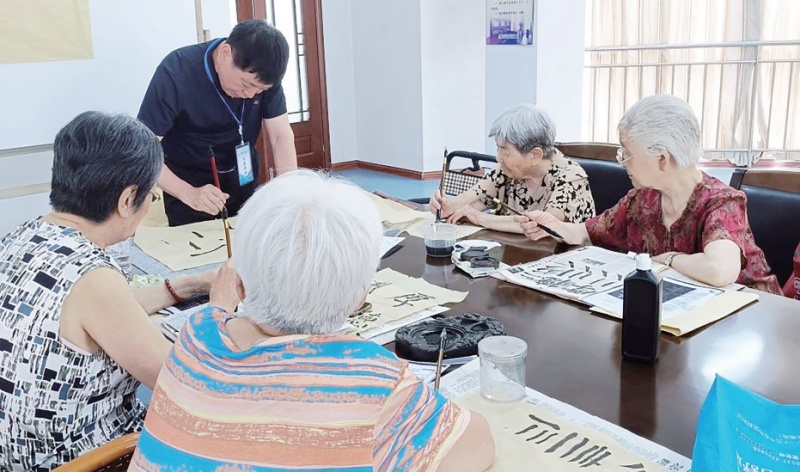 濟(jì)寧老年大學(xué)組織公益講師到市養(yǎng)老服務(wù)指導(dǎo)中心授課。濟(jì)寧老年大學(xué)供圖