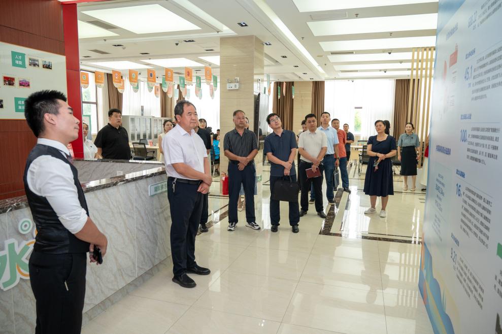 參觀福彩文化與公益項目展示區(qū)