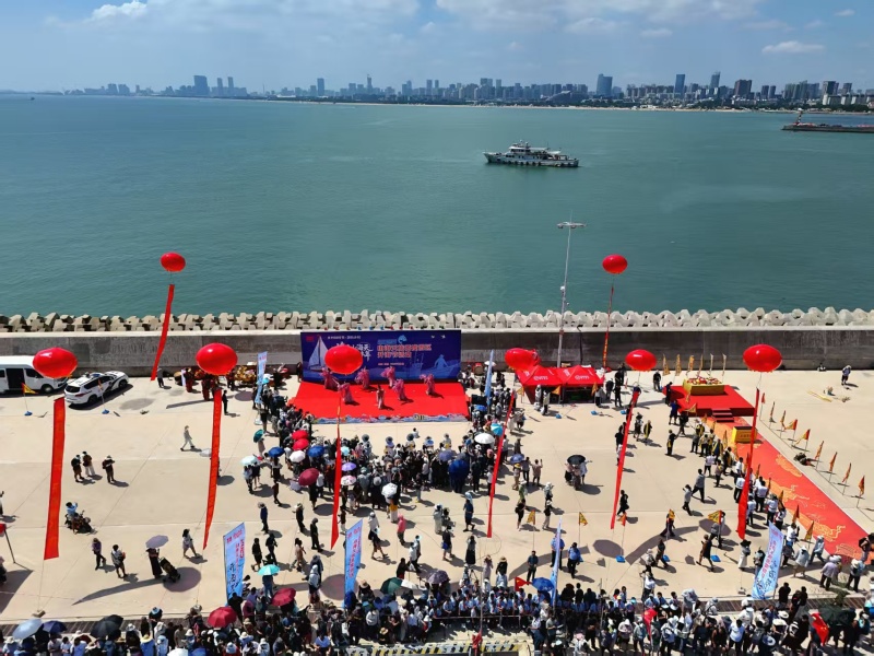 山海天一級(jí)漁港碼頭舉辦開海節(jié)，慶祝漁民出海捕撈祈望豐收而歸。張明慷 攝