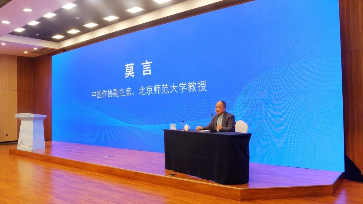 新大眾文藝座談會上莫言發(fā)言。 滕騰攝