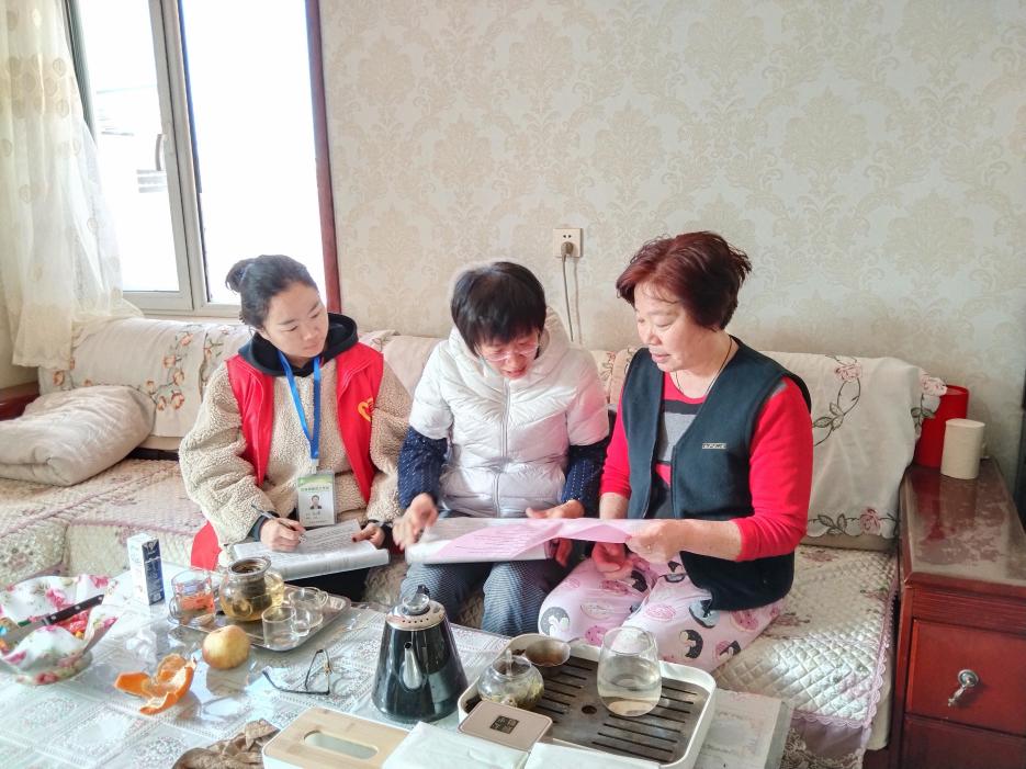 2025年2月15日，阜安街道市南小區(qū)社區(qū)社區(qū)工作者根據(jù)平臺信息提醒，主動上門走訪并幫助居民辦理獨生子女補貼