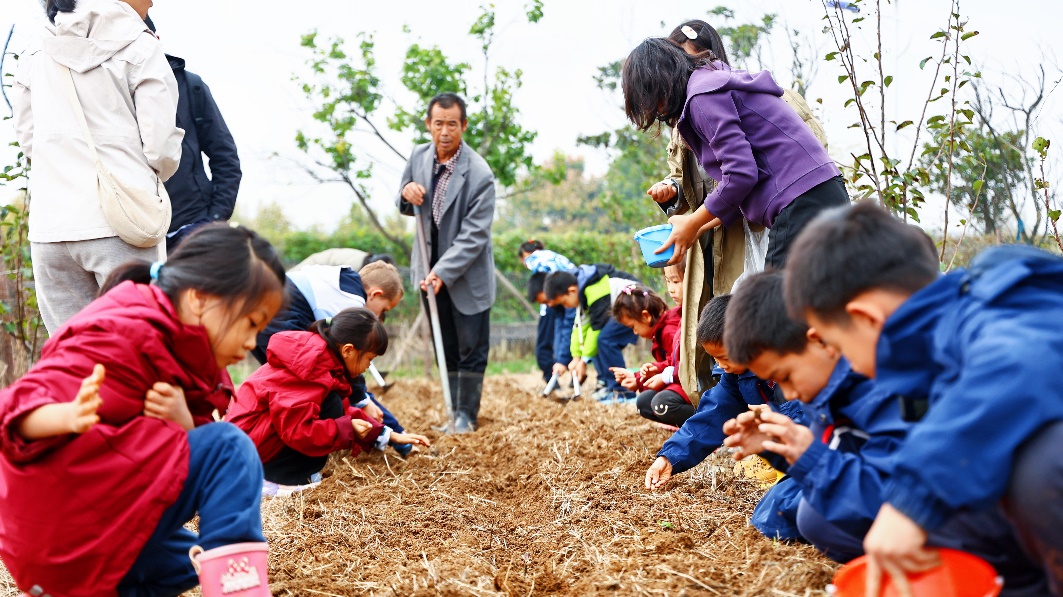 “田園風(fēng)光+文化體驗(yàn)+親子研學(xué)”深度融合
