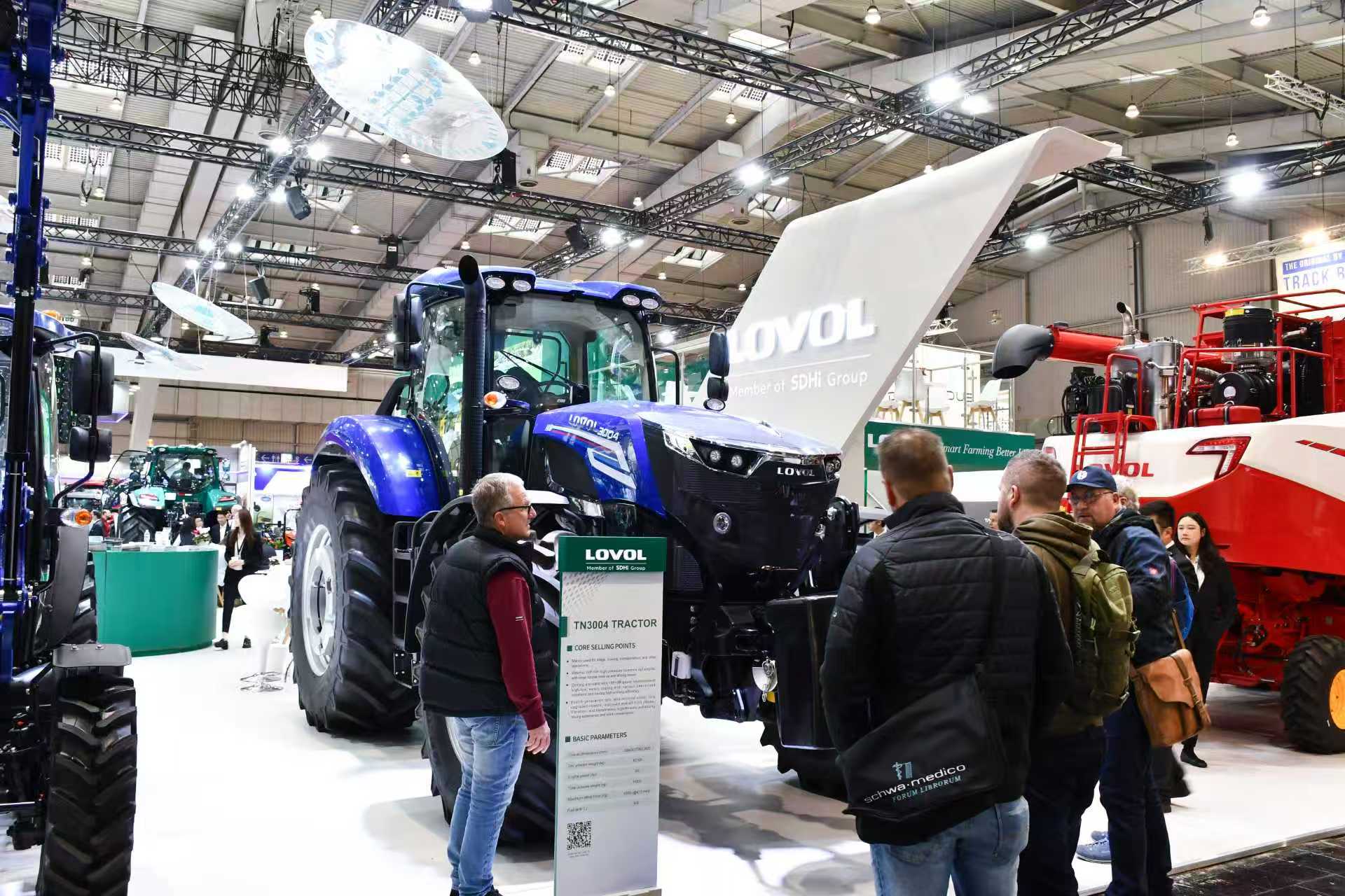 雷沃TN3004大馬力拖拉機(jī)