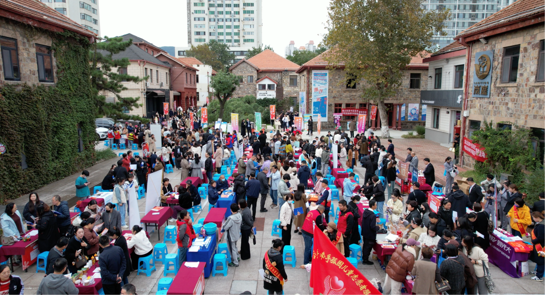 芝罘區(qū)開展“善治芝罘·十二月薈”“一站式”供需對(duì)接會(huì)，現(xiàn)場(chǎng)匯集217家資源方，達(dá)成初步合作意向項(xiàng)目800余項(xiàng)。