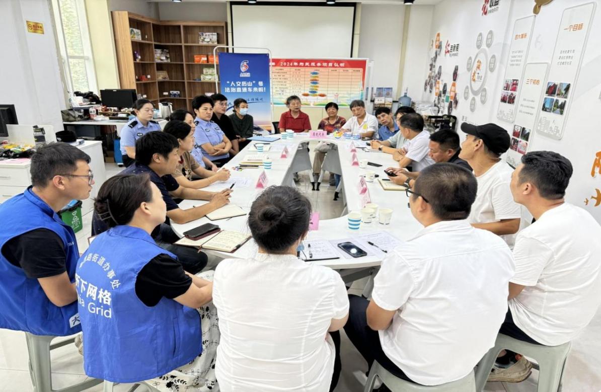 歷山路社區(qū)針對(duì)小區(qū)停車難問題組織議事協(xié)商