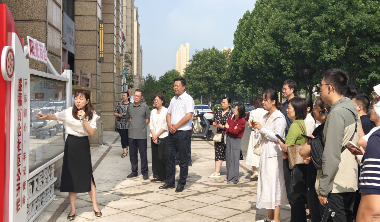 組織全區(qū)居務(wù)公開現(xiàn)場(chǎng)會(huì)