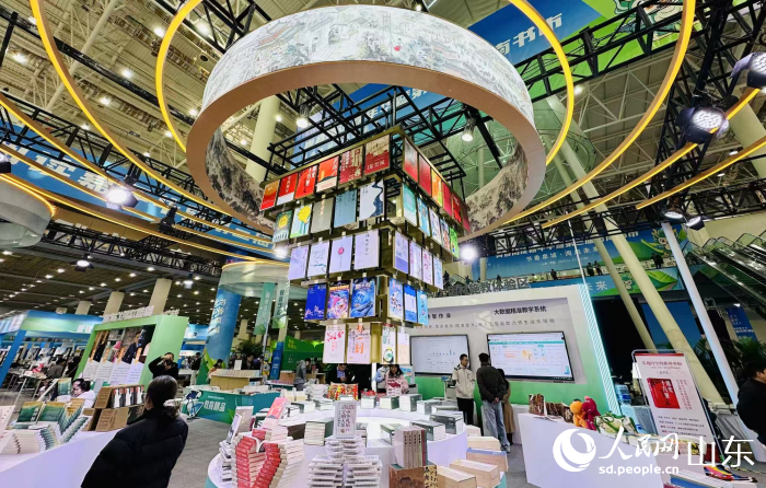 青春閱讀嘉年華暨第三屆濟(jì)南書市現(xiàn)場。人民網(wǎng)記者 喬姝攝