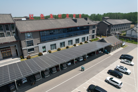 國網(wǎng)臨沭縣供電公司員工巡檢朱村“源網(wǎng)荷儲”一體式充電站