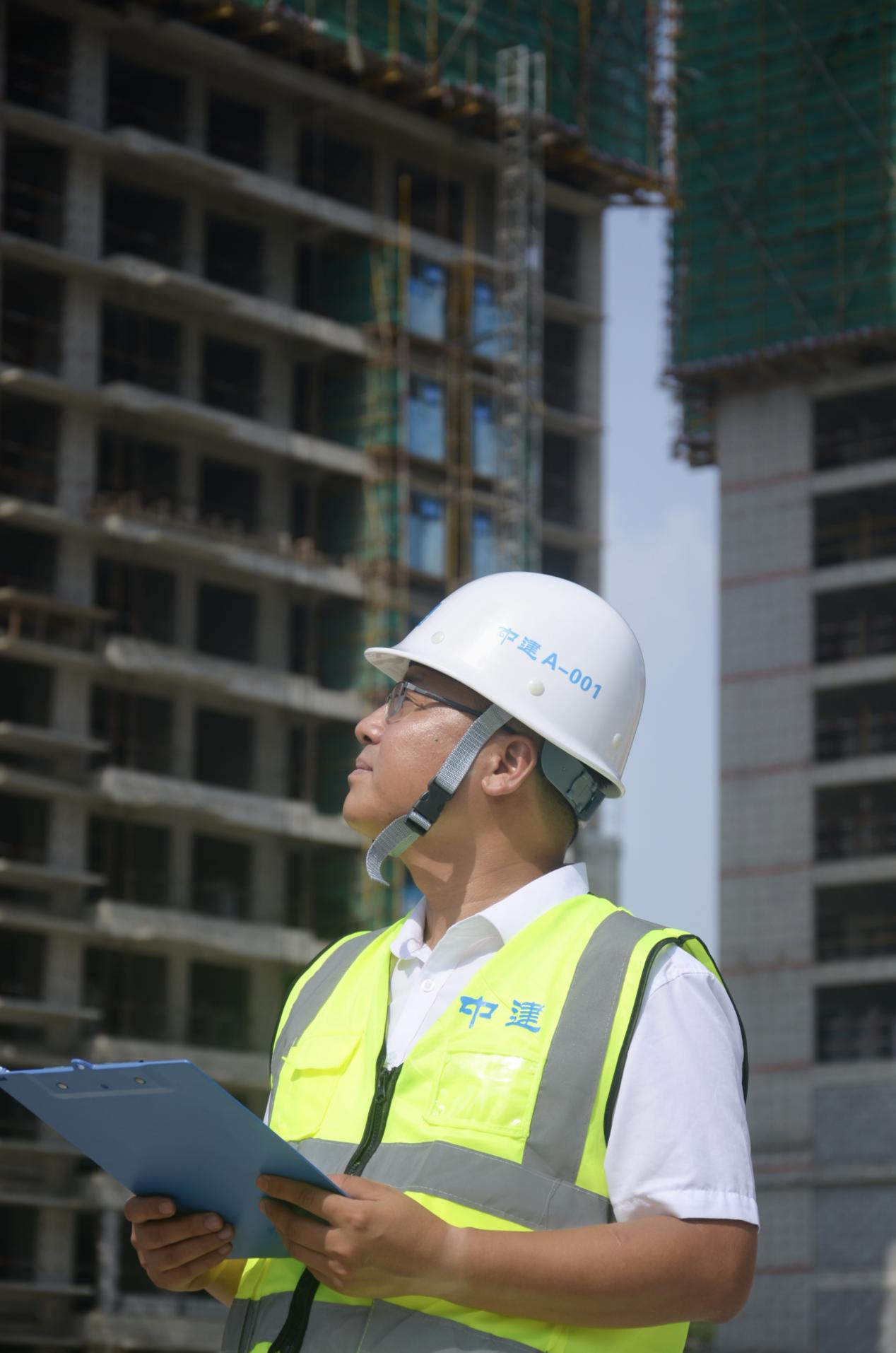 任衛(wèi)國在臨沂費(fèi)縣映文社區(qū)棚改項(xiàng)目查看現(xiàn)場形象進(jìn)度