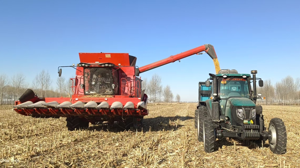 新款大喂入量收獲機(jī)械在黑龍江進(jìn)行極寒性能測(cè)試